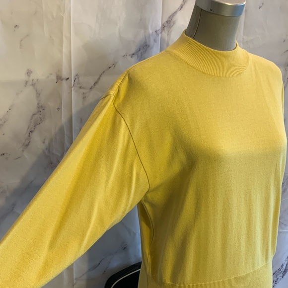 Vintage | Yellow Turtleneck Sweater - Picture 4 of 12